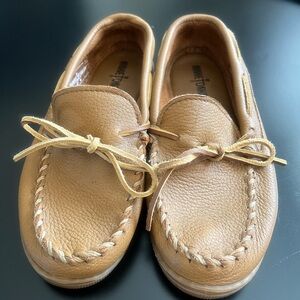 Minnetonka Moccasin Brown Leather Moccasin Slippers Size 9